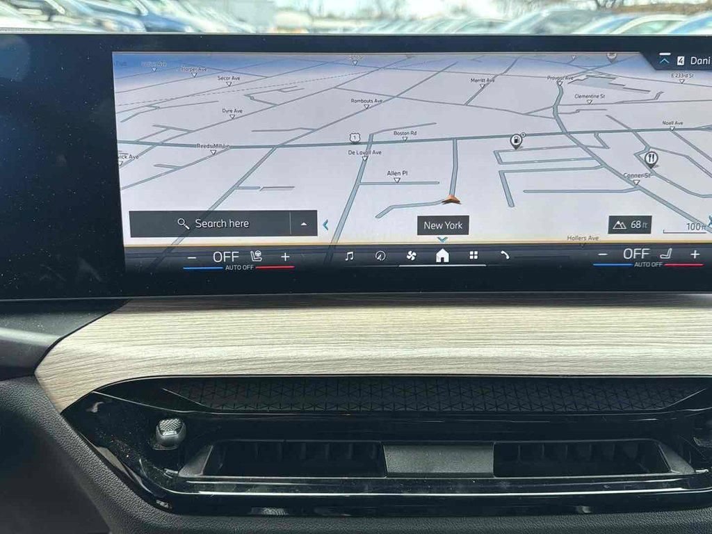 Used 2025 BMW 330i xDrive Sedan AWD/4WD image 43