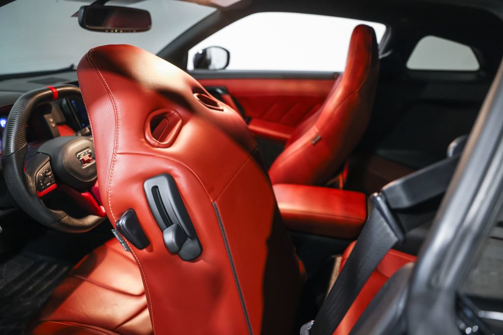 Used 2017 Nissan GT-R Premium AWD/4WD image 30