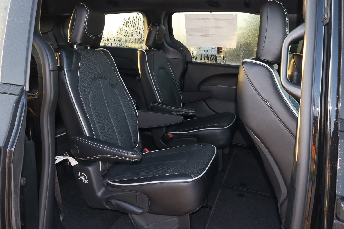 New 2026 Chrysler Pacifica Limited w/ S Appearance Package image 28