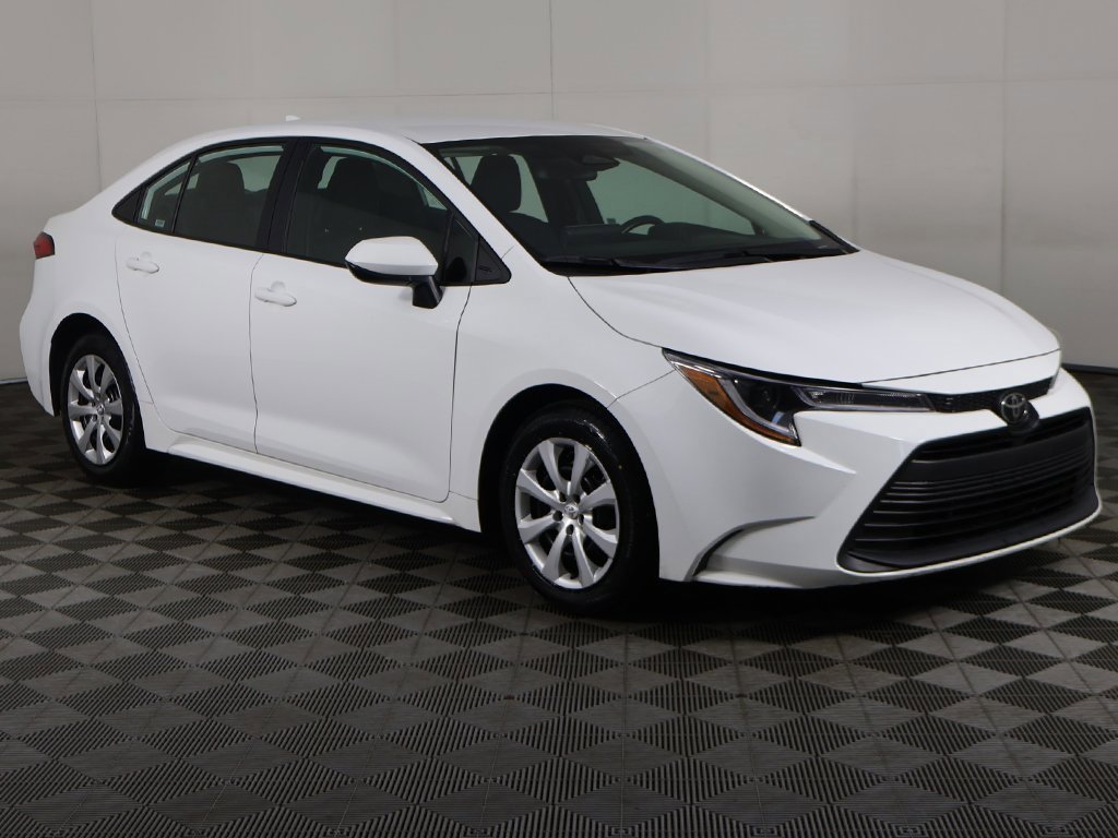 Used 2024 Toyota Corolla LE image 2