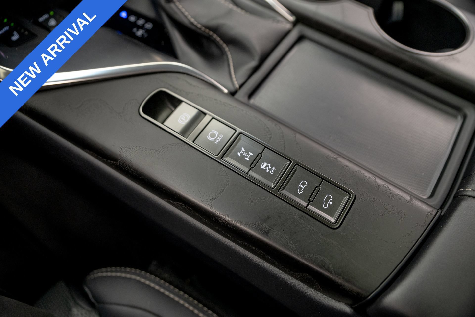 Used 2022 Lexus LX 600 4WD w/ Accessory Package (Z1) image 25