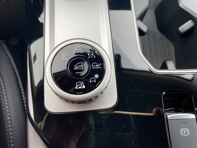 New 2025 Mitsubishi Outlander SE image 33