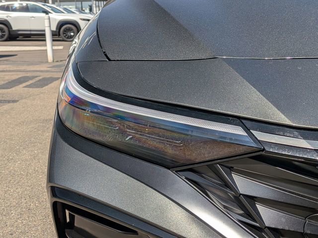 Used 2025 Hyundai Elantra Limited FWD image 6