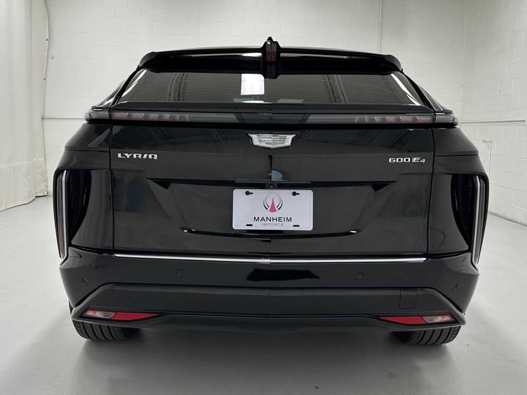 Used 2024 Cadillac Lyriq Luxury image 7