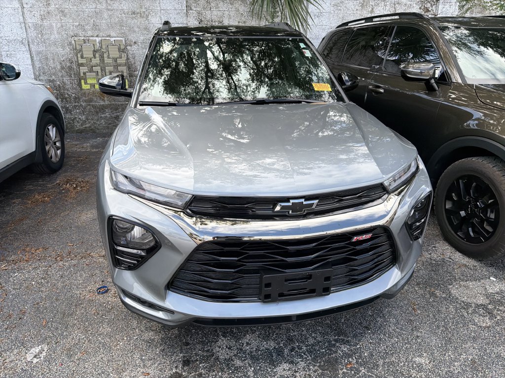 Used 2023 Chevrolet TrailBlazer RS w/ Convenience Package FWD image 2