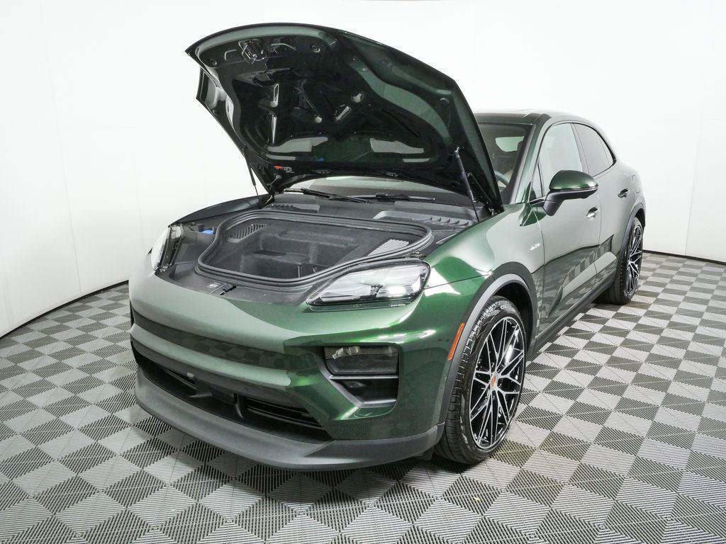 New 2026 Porsche Macan Electric RWD image 38