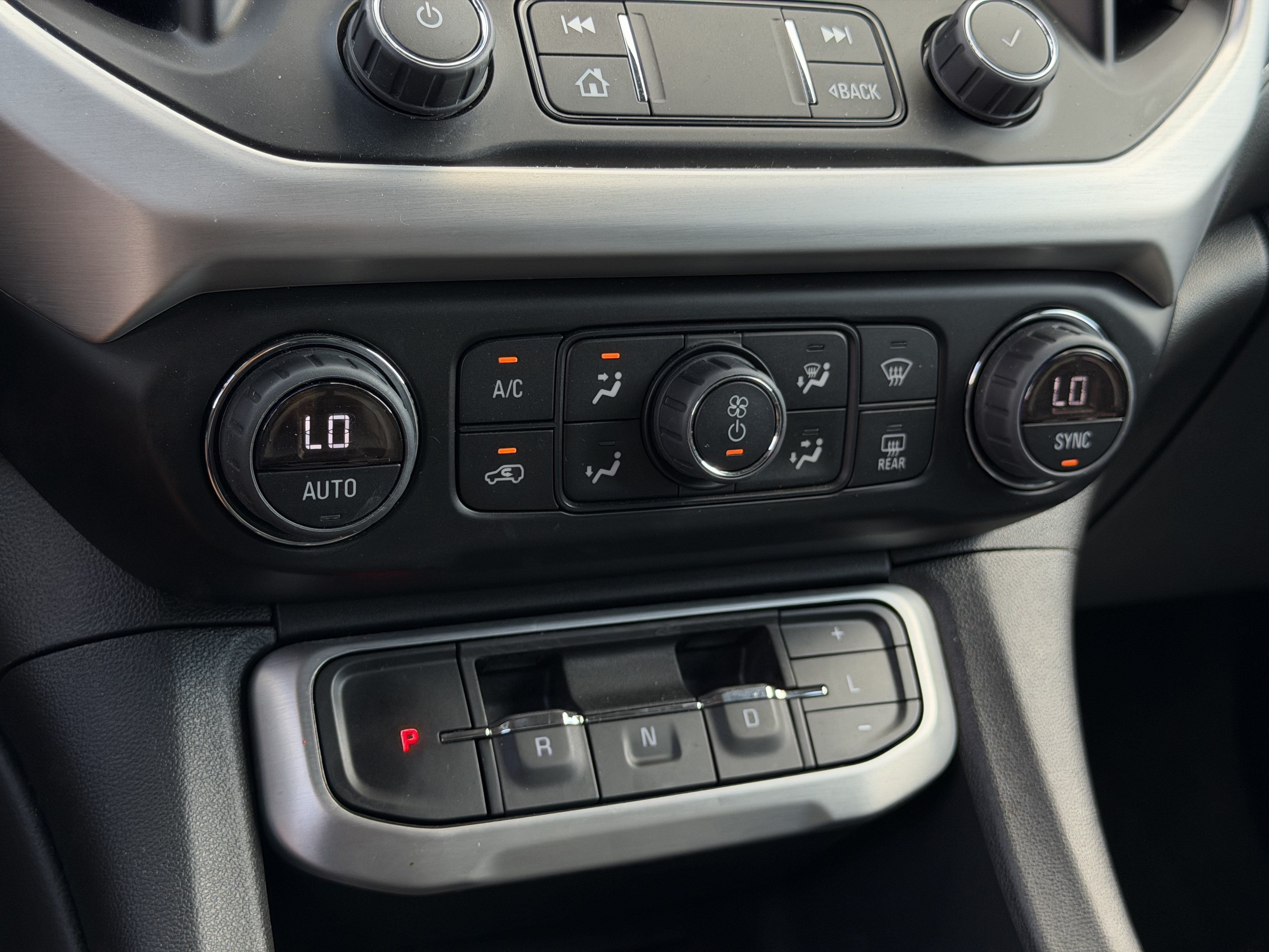 Used 2023 GMC Acadia SLT w/ Technology Package AWD/4WD image 16