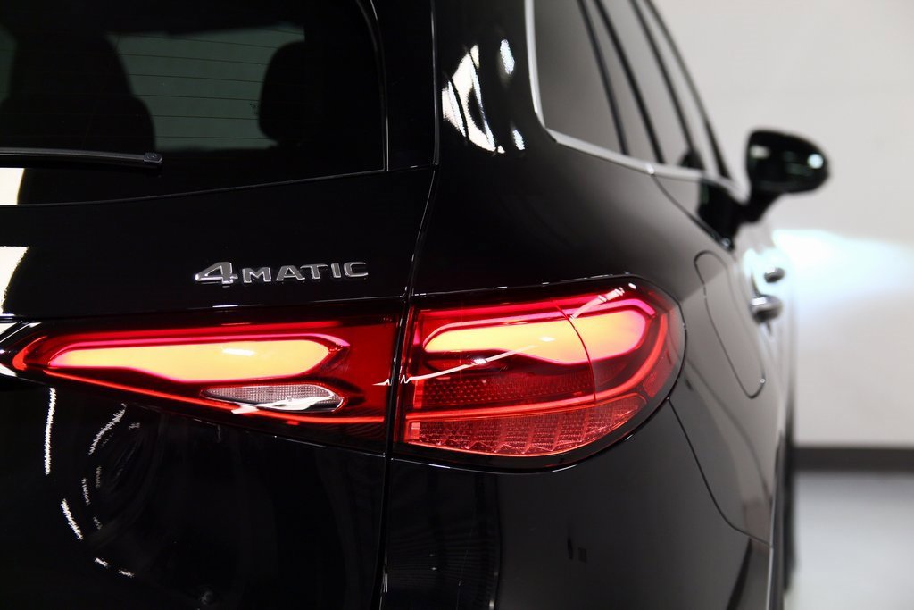 Used 2025 Mercedes-Benz GLC 300 4MATIC image 12