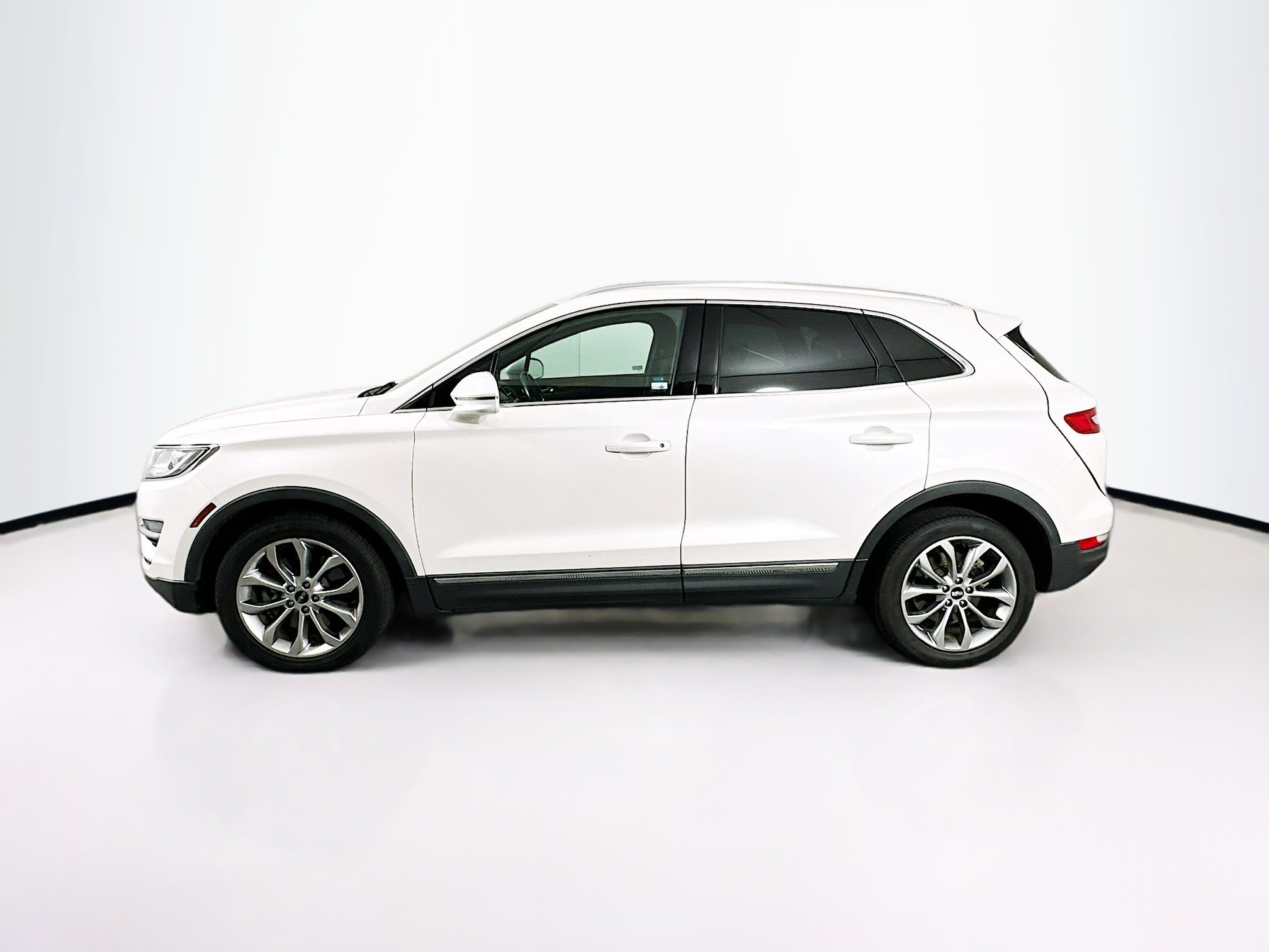 Used 2017 Lincoln MKC Select w/ Select Plus Package image 4