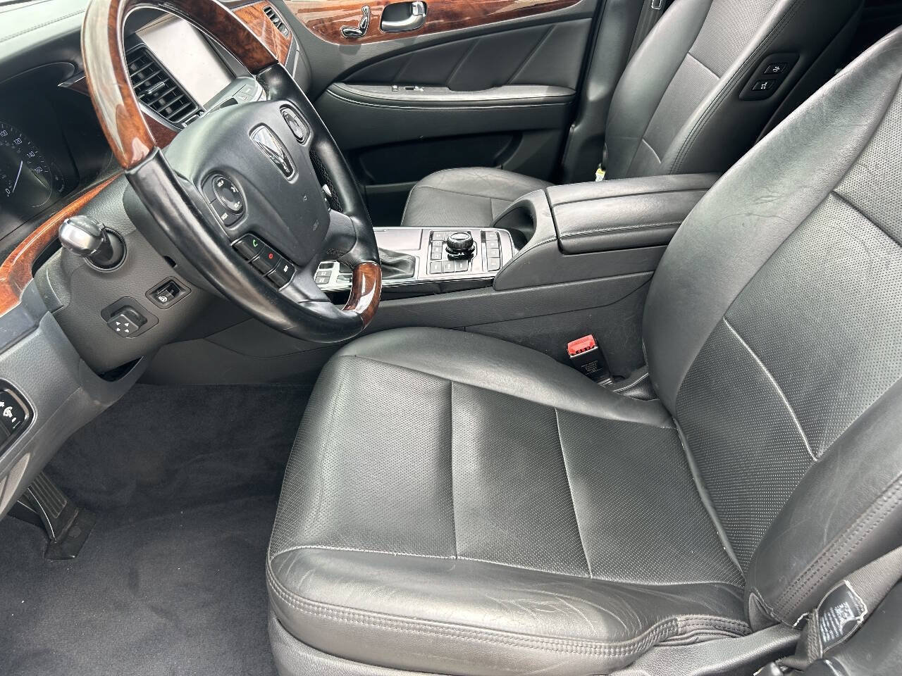 Used 2015 Hyundai Equus Signature RWD image 24