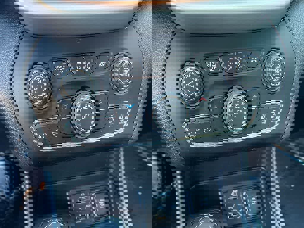 Used 2016 Jeep Cherokee Latitude w/ Cold Weather Group image 31