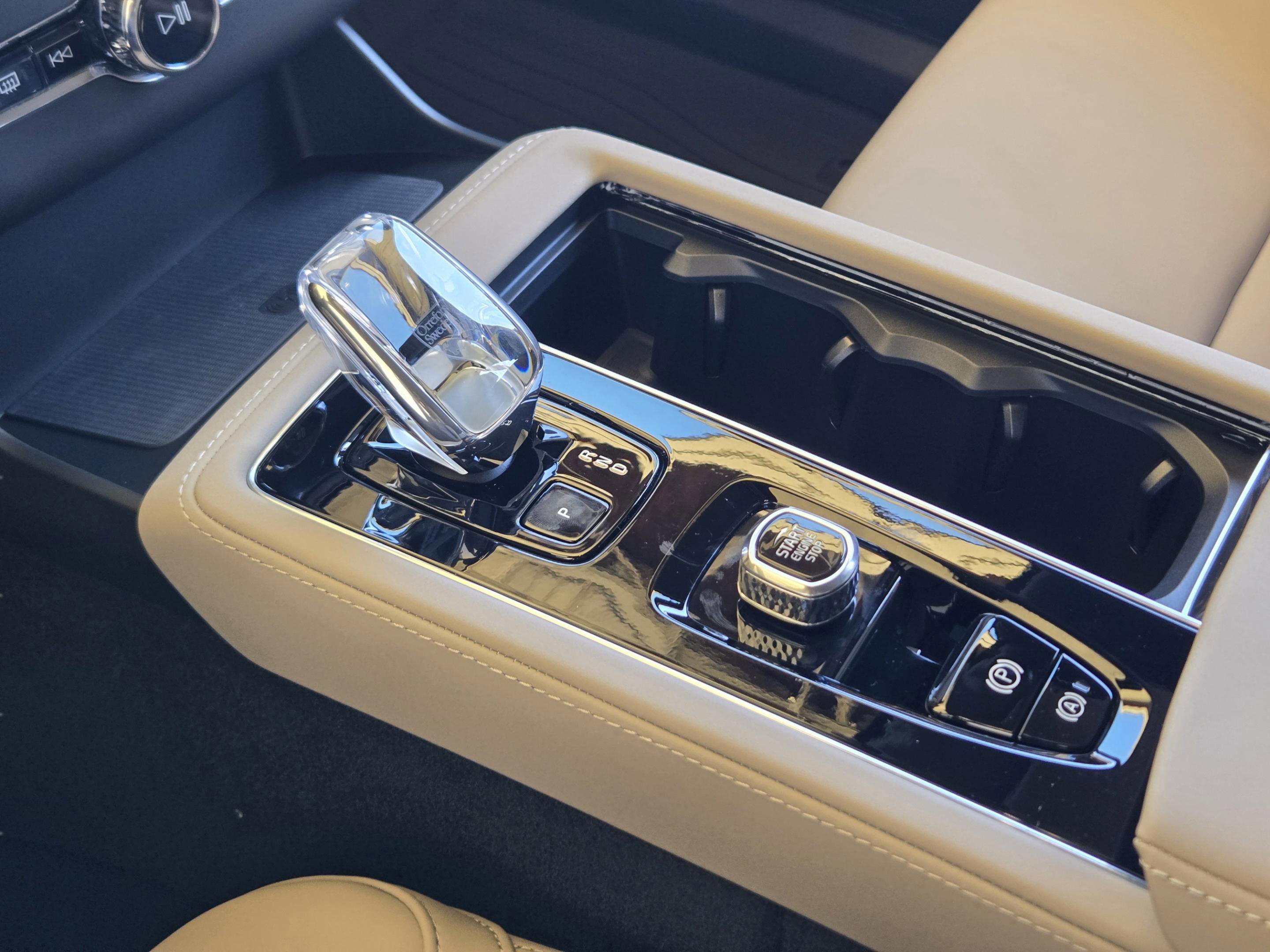 New 2026 Volvo XC90 T8 Plus w/ Protection Package Premier image 23