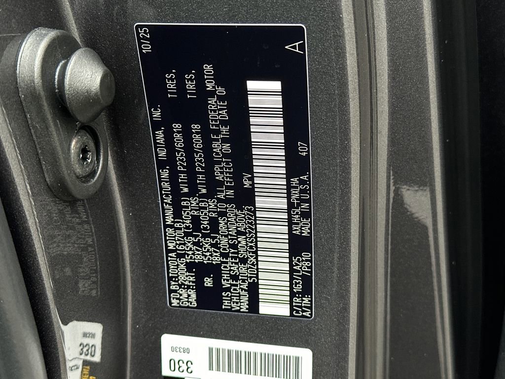 Used 2025 Toyota Sienna Limited image 35