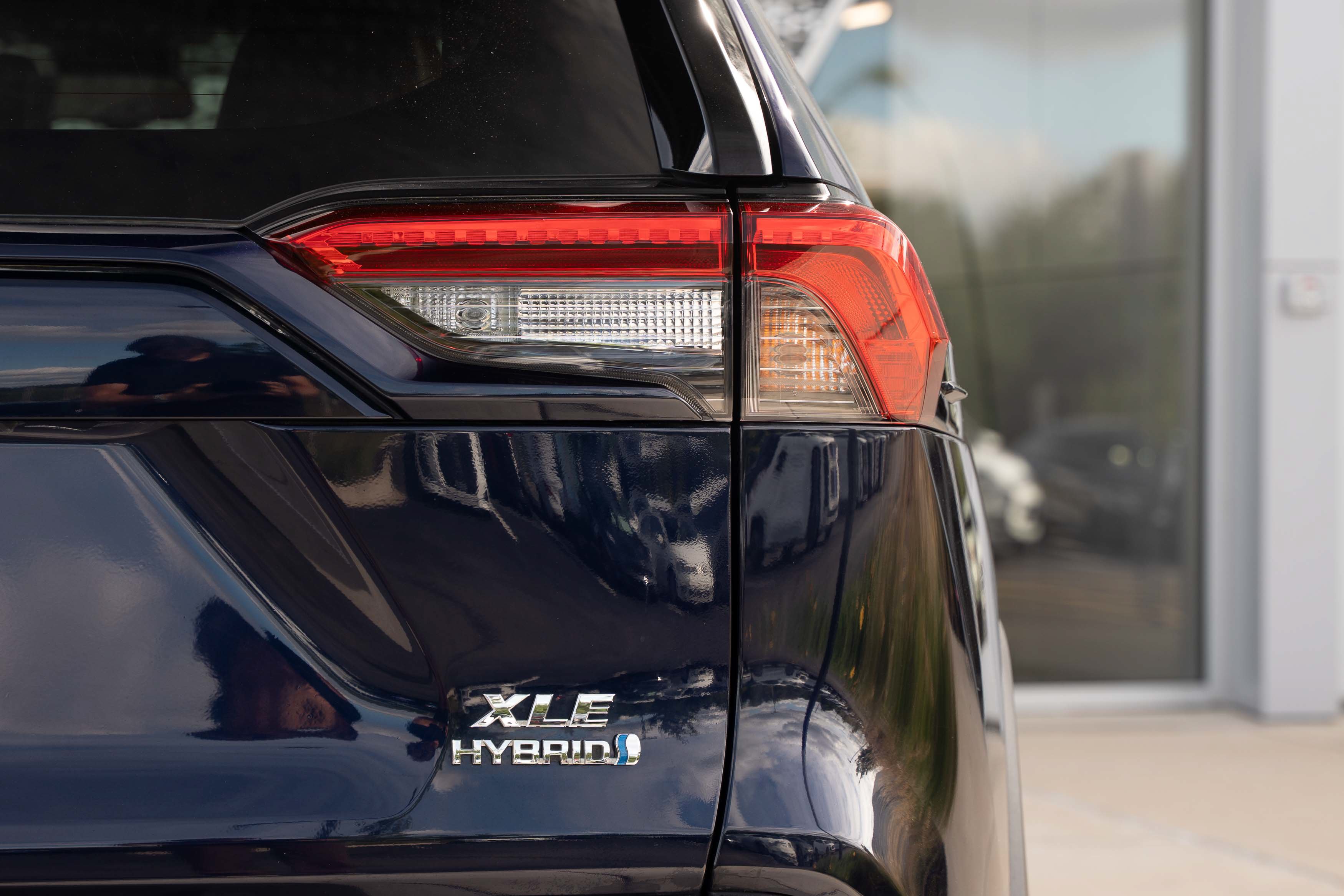 Used 2022 Toyota RAV4 XLE Premium AWD/4WD image 26