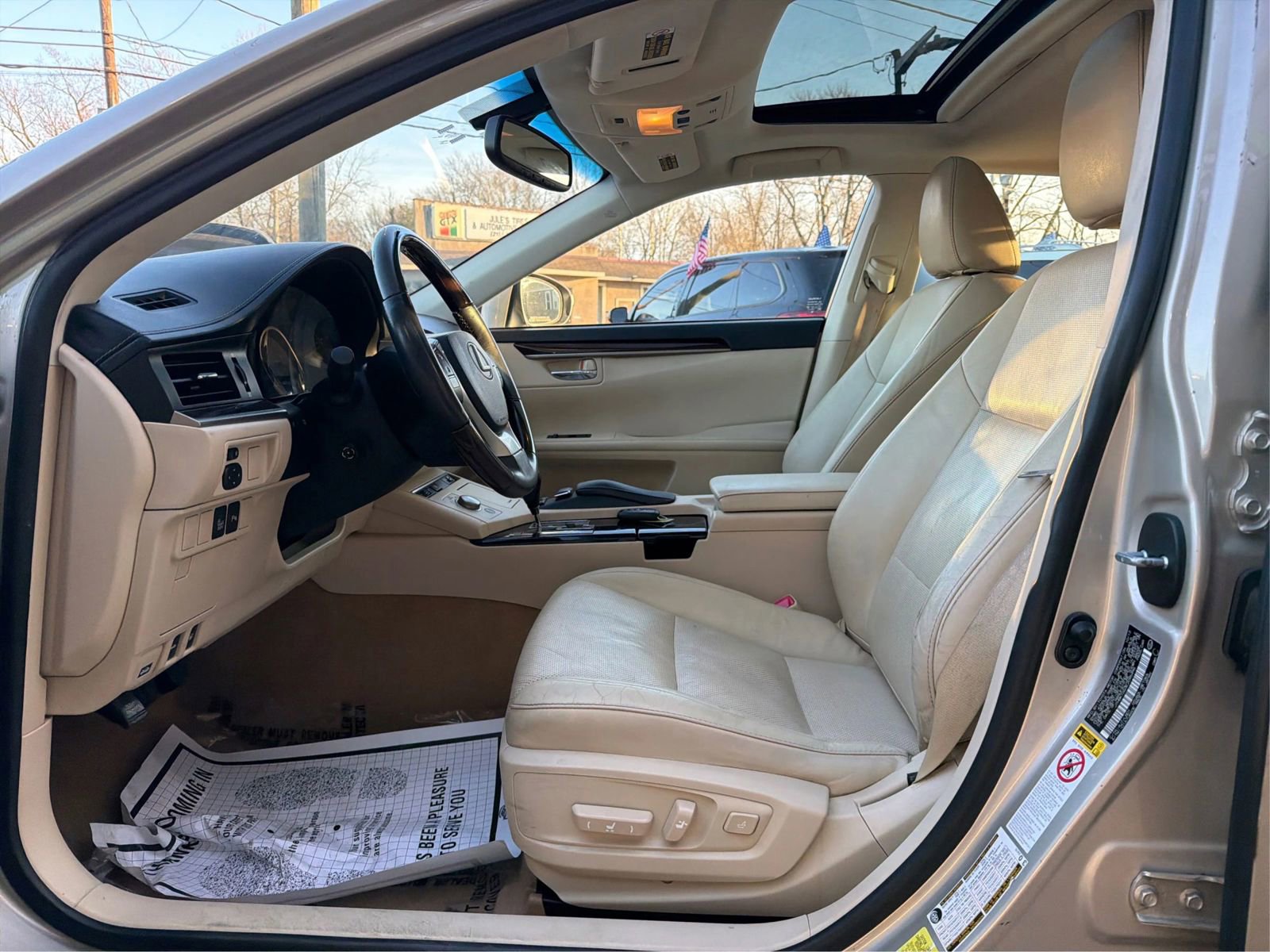 Used 2014 Lexus ES 350 w/ Luxury Package image 18