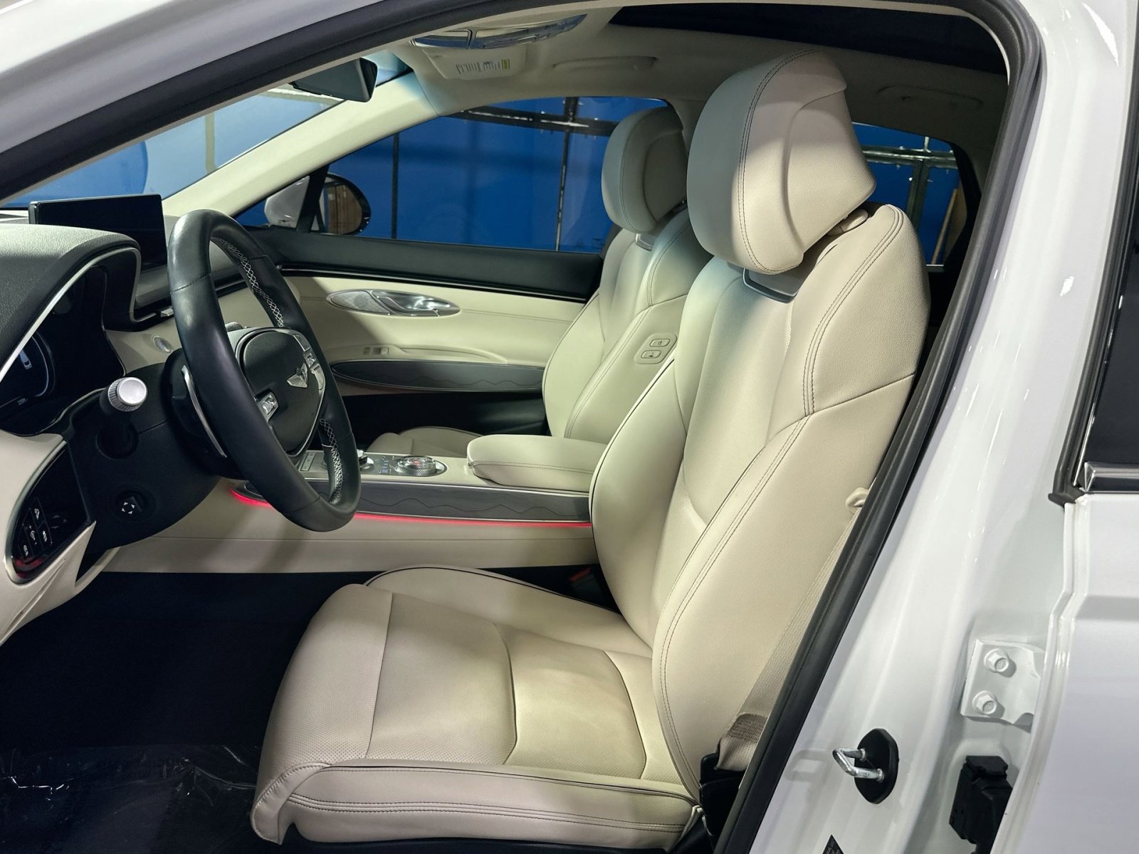 Used 2024 Genesis GV70 2.5T w/ Advanced Package image 13