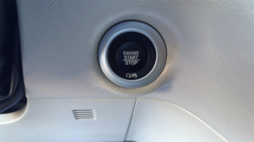 Used 2022 Chrysler Voyager LX image 26