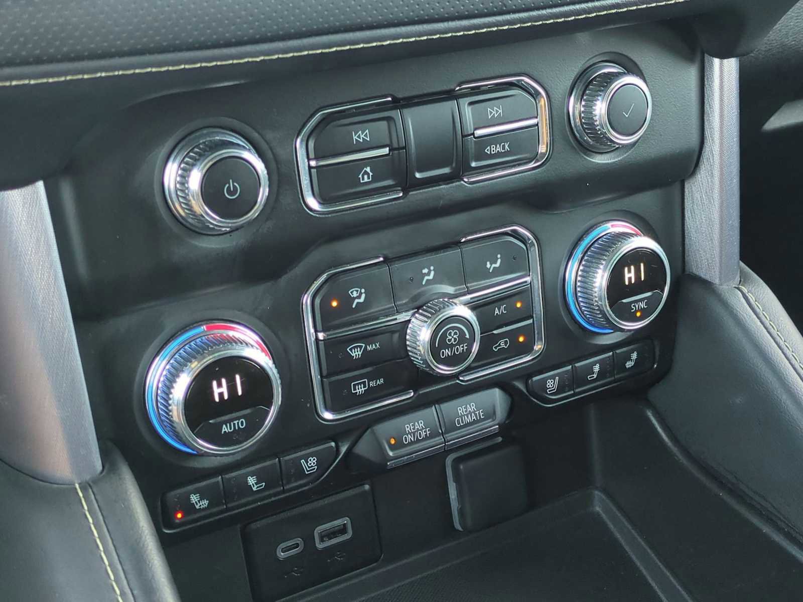 Used 2024 GMC Yukon SLT image 17