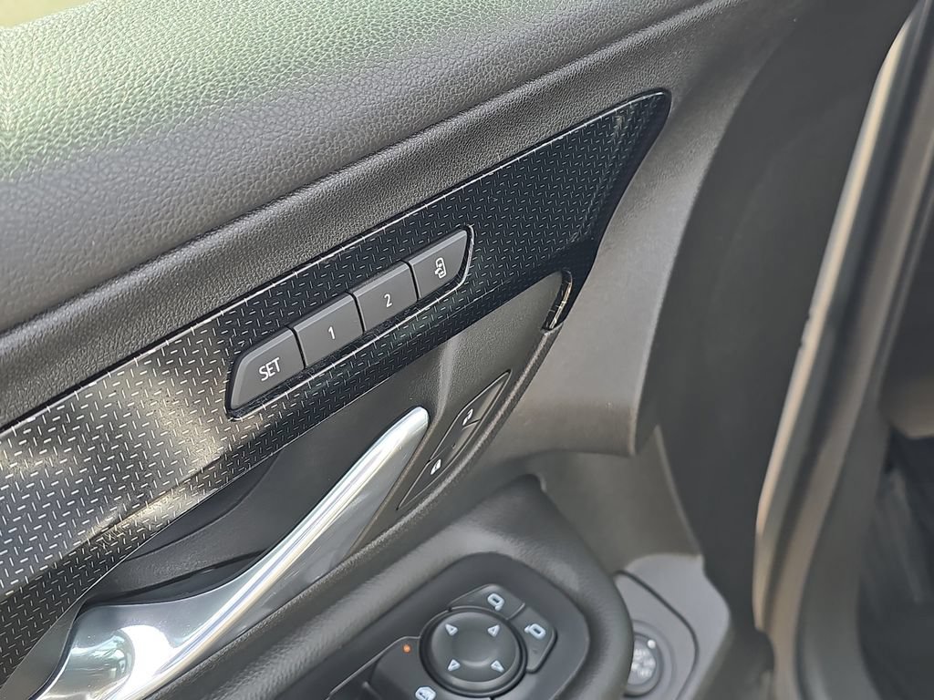 Certified 2023 GMC Terrain AT4 w/ Tech Package AWD/4WD image 13