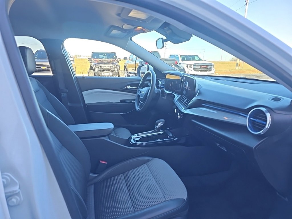 Used 2024 Chevrolet Trax LT image 27