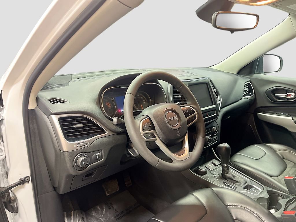 Used 2022 Jeep Cherokee Latitude AWD/4WD image 9