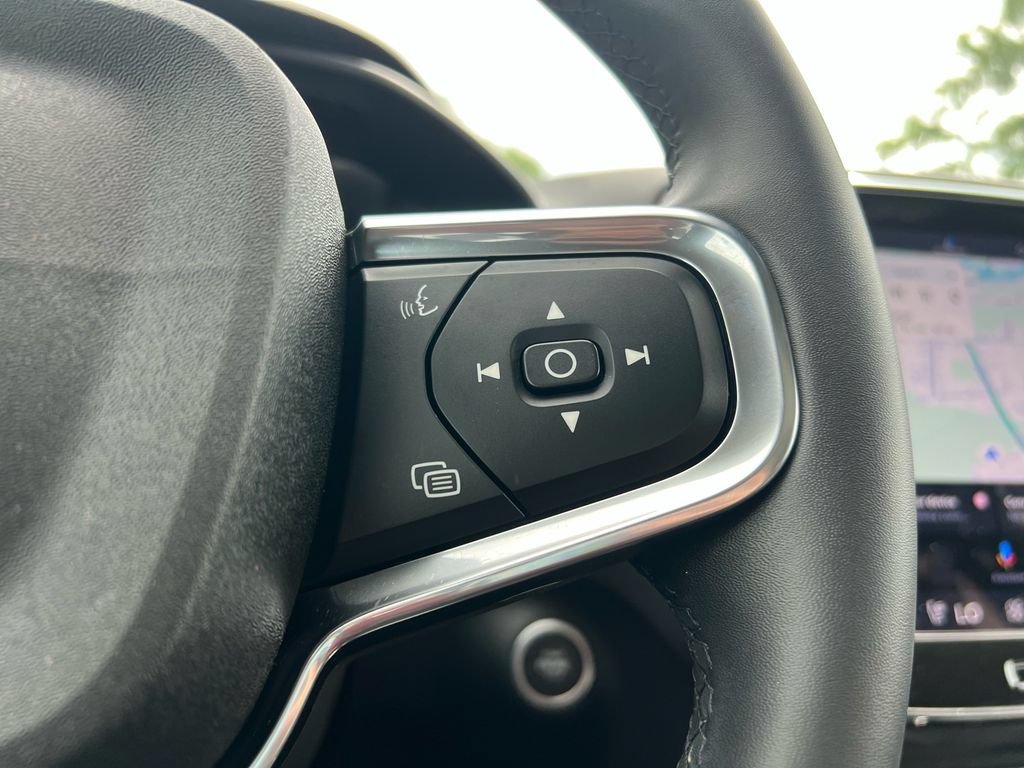 Certified 2023 Volvo XC40 B5 Plus w/ Driver Assist Package AWD/4WD image 12
