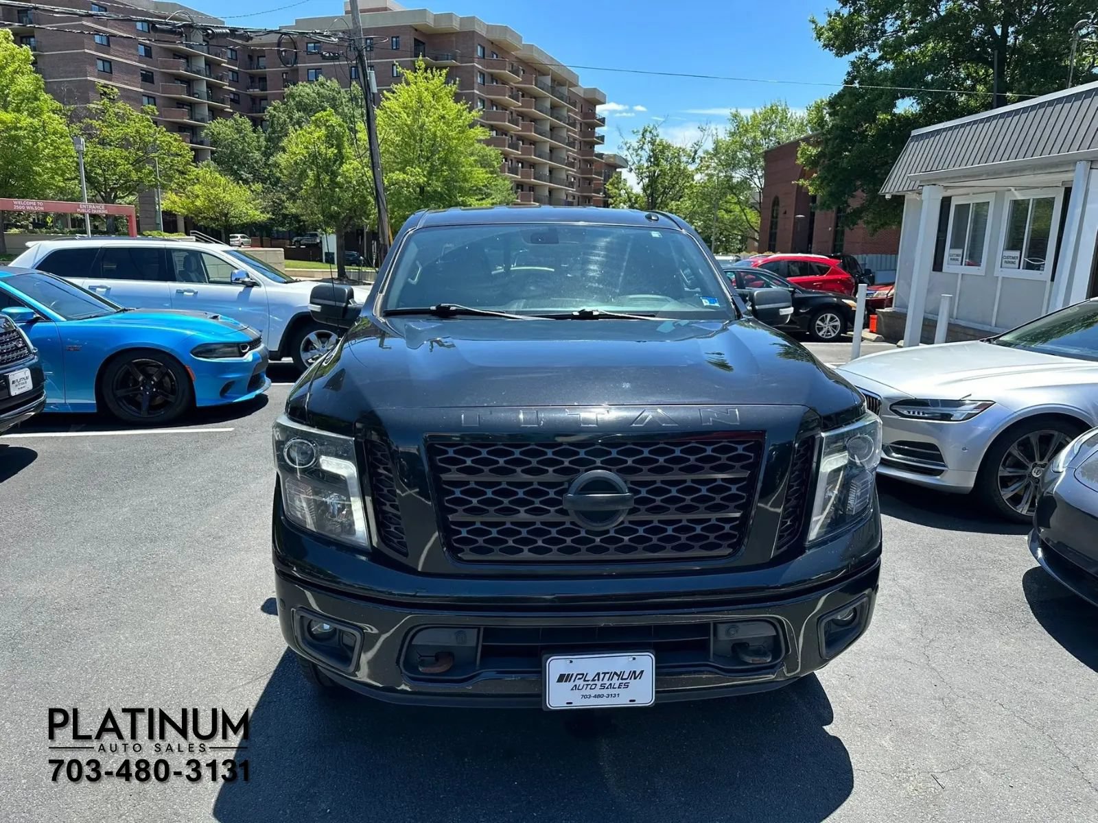Used 2018 Nissan Titan SV w/ SV Convenience Package AWD/4WD image 4