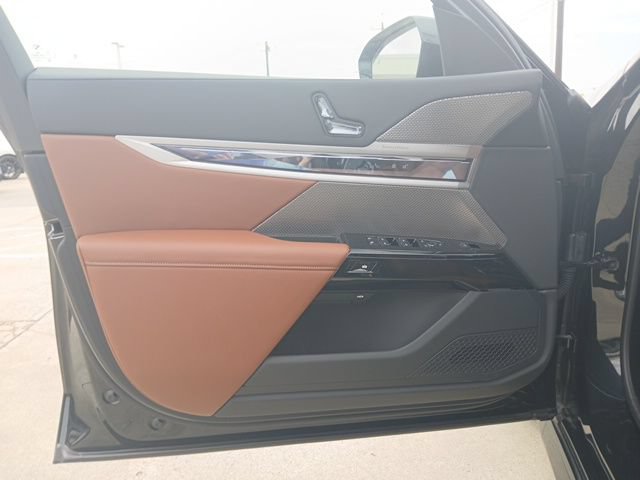 New 2025 BMW i7 xDrive60 AWD/4WD image 19