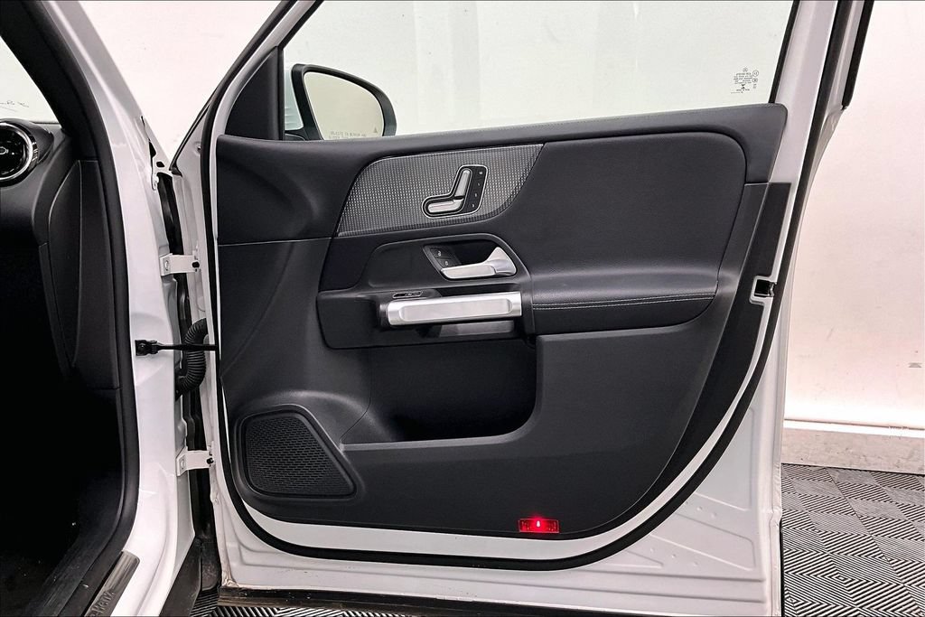 Used 2022 Mercedes-Benz GLB 250 image 25