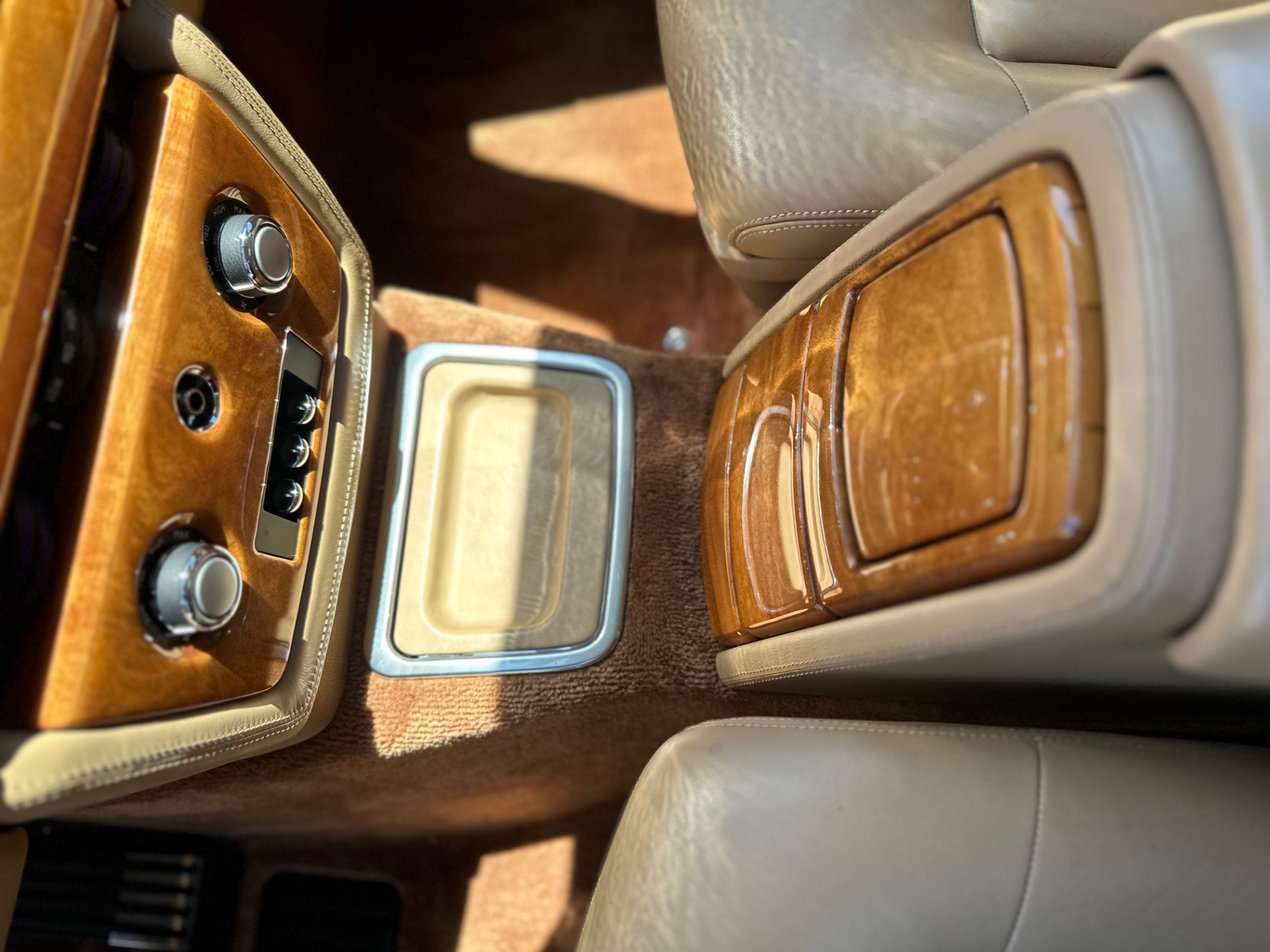 Used 2006 Rolls-Royce Phantom Sedan RWD image 37
