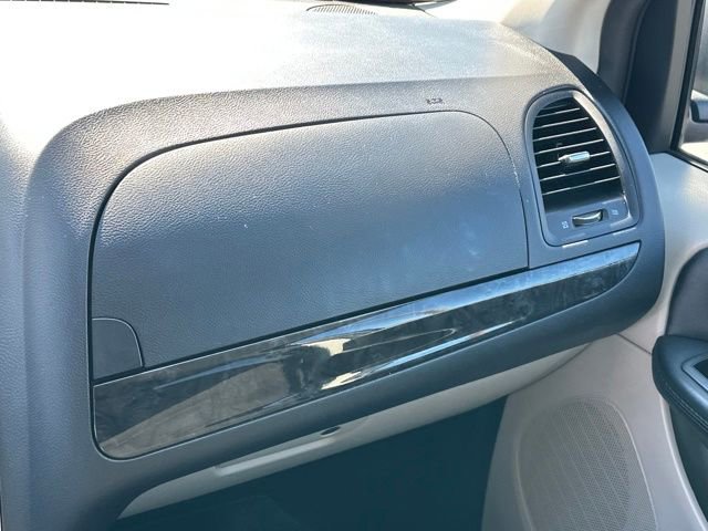 Used 2016 Dodge Grand Caravan SXT w/ Rear Park Assist Package image 24