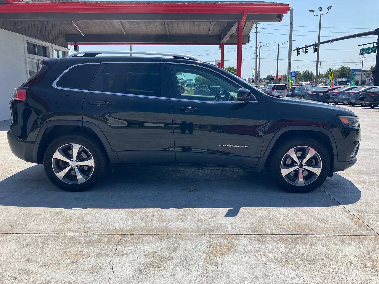 Used 2019 Jeep Cherokee Limited AWD/4WD image 8