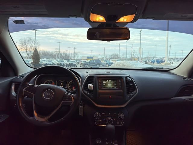 Used 2016 Jeep Cherokee Latitude w/ Cold Weather Group image 11
