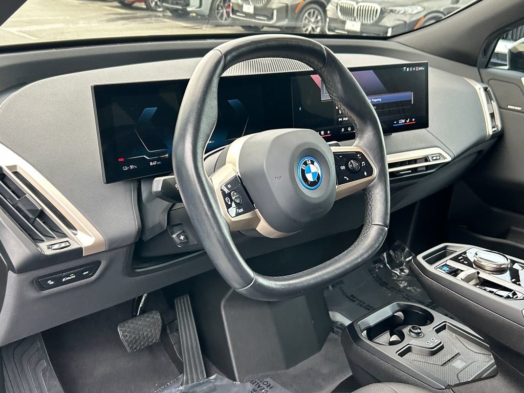 Used 2024 BMW iX xDrive50 w/ Sport Package AWD/4WD image 13