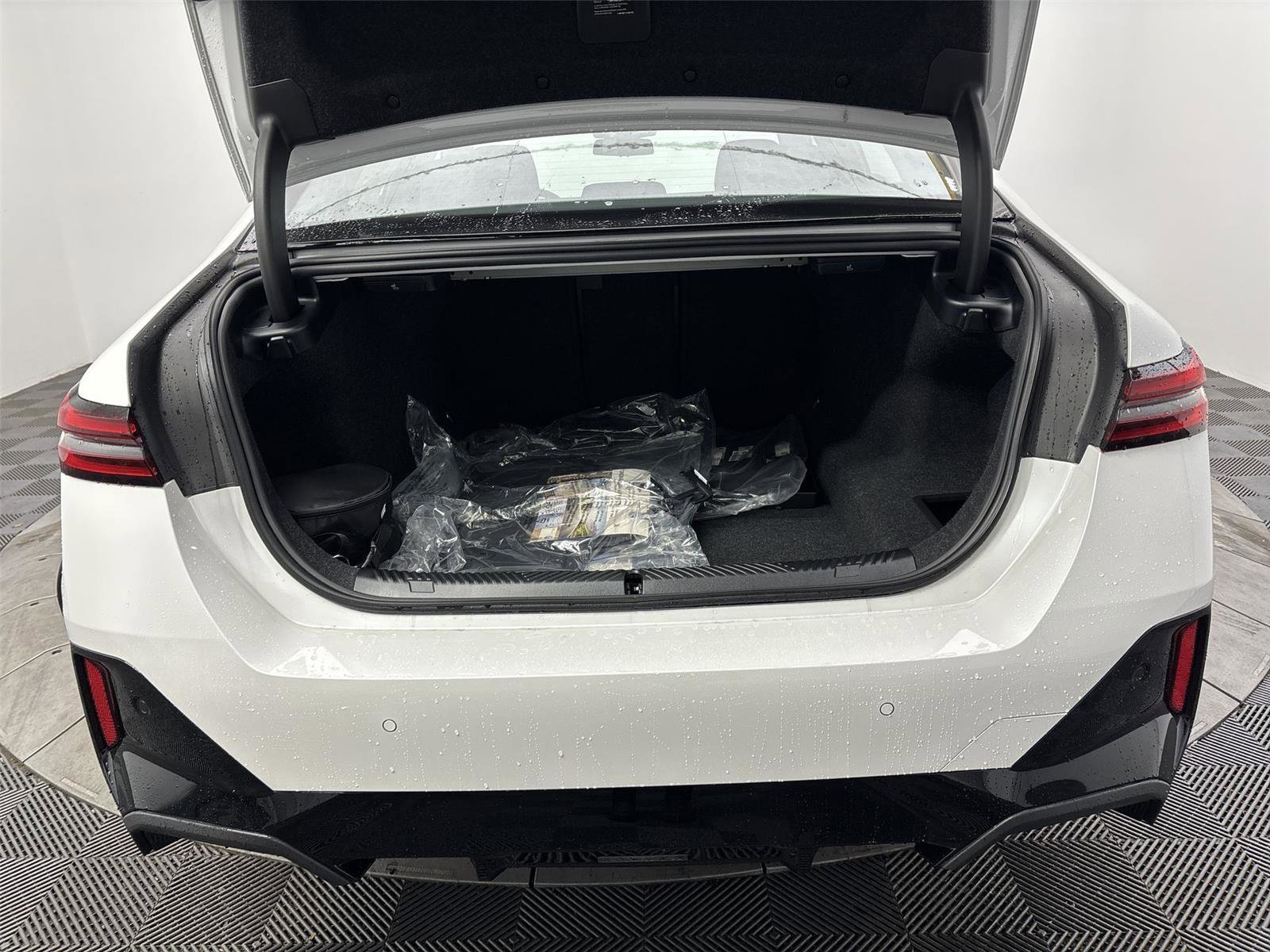 New 2026 BMW 530i xDrive w/ M Sport Package image 21