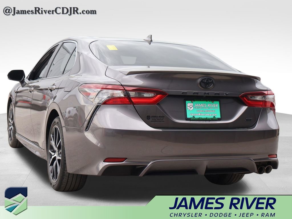 Used 2022 Toyota Camry SE image 3