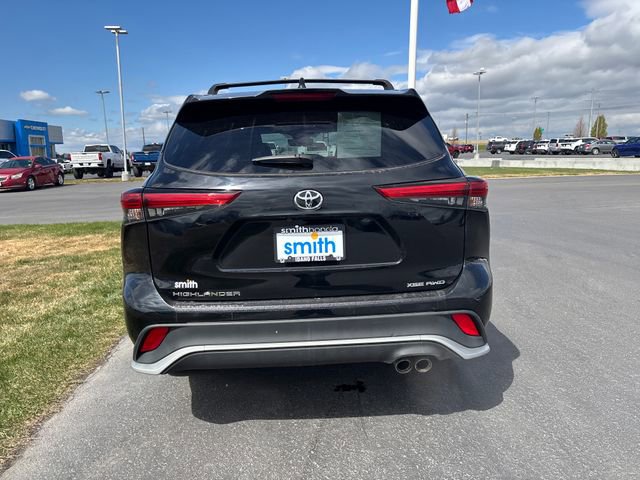 Used 2022 Toyota Highlander XSE AWD/4WD image 4