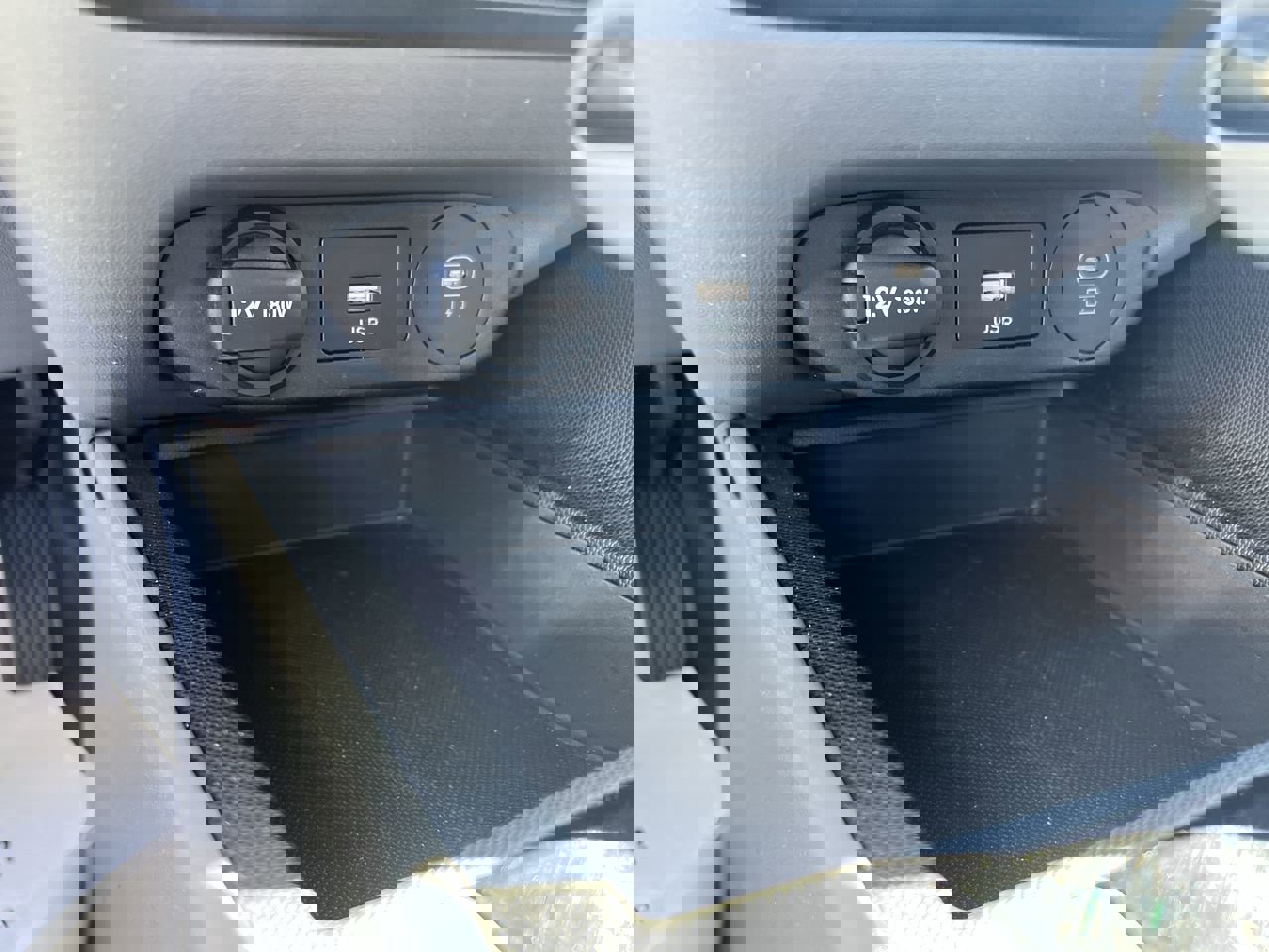 Used 2024 Hyundai Elantra SEL image 29