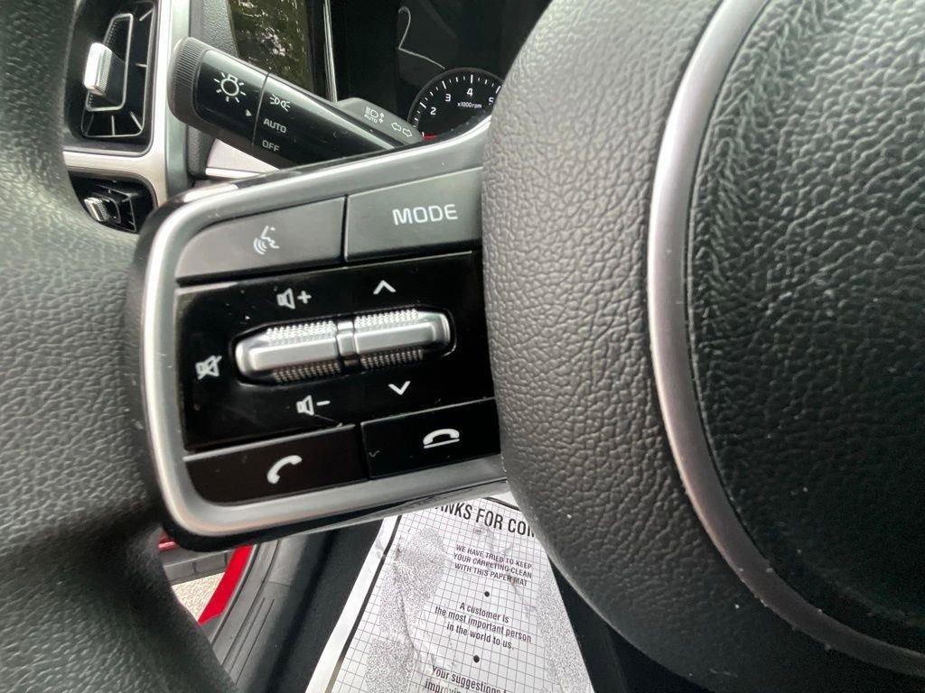 Used 2023 Kia Sorento LX image 16