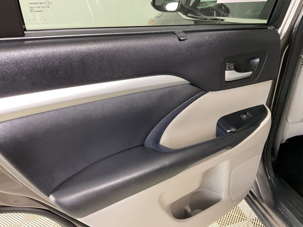 Used 2014 Toyota Highlander XLE image 20