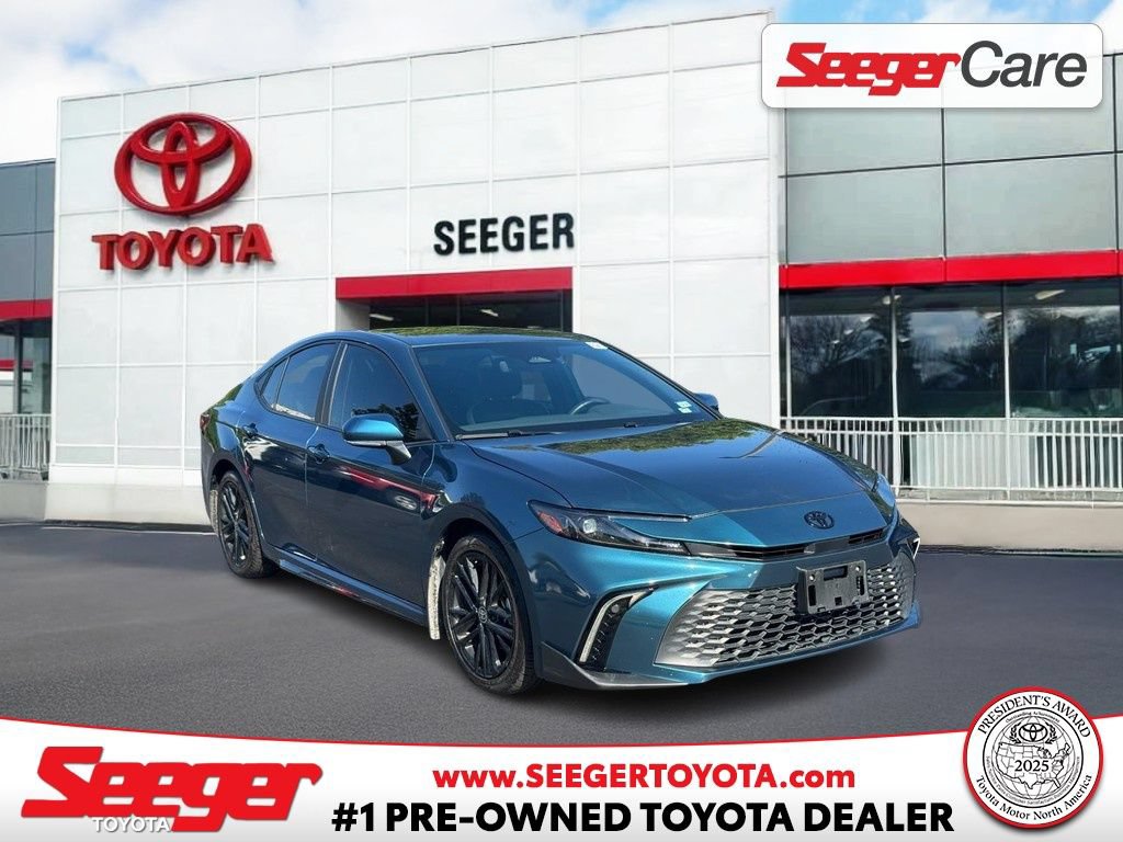 Used 2025 Toyota Camry SE w/ Convenience Package