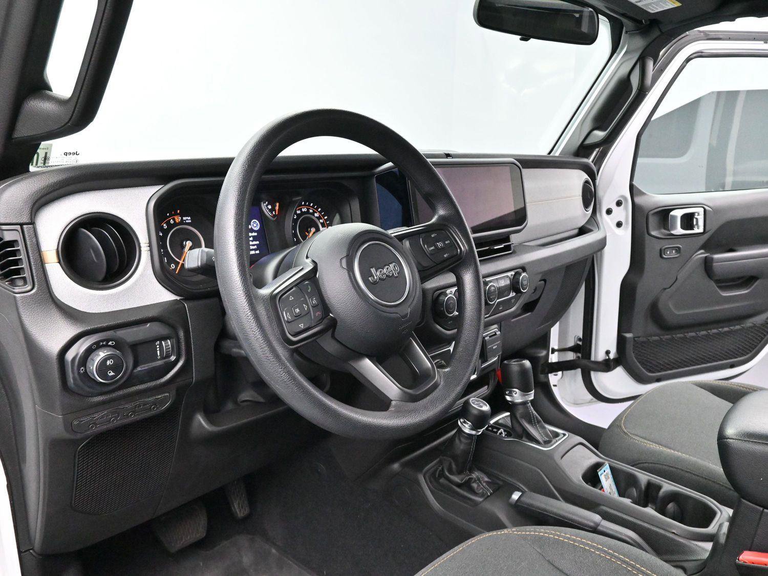 Used 2024 Jeep Gladiator Sport AWD/4WD image 13