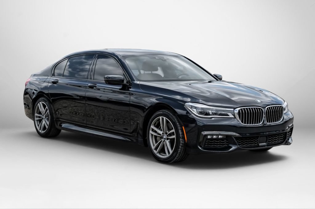 Used 2019 BMW 750i xDrive w/ M Sport Package AWD/4WD image 4