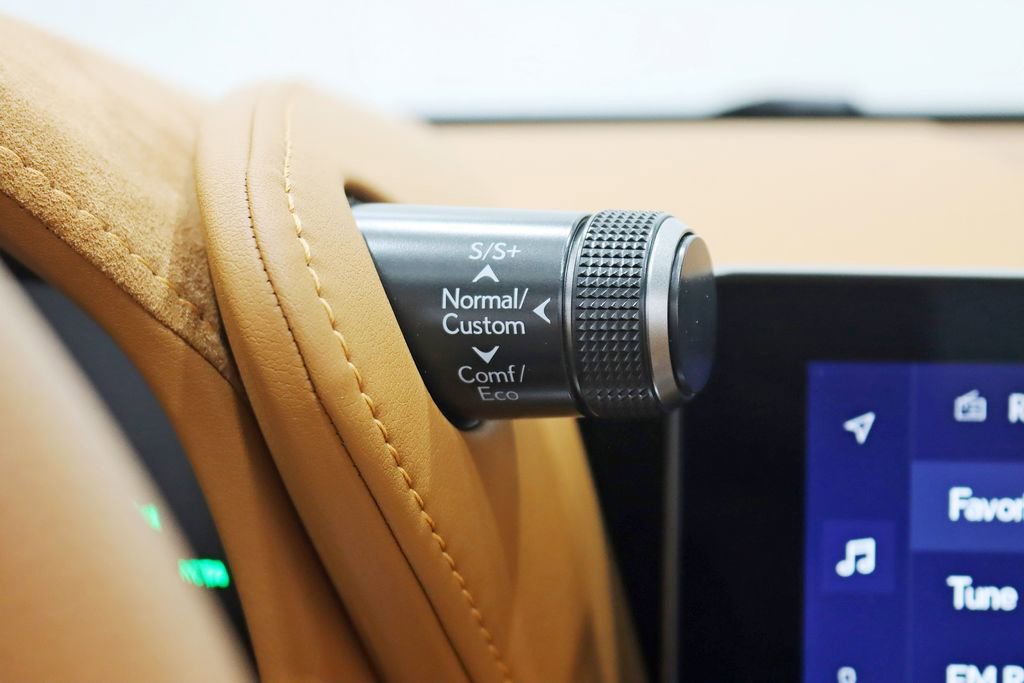 Used 2025 Lexus LC 500 Convertible w/ Touring Package RWD image 18
