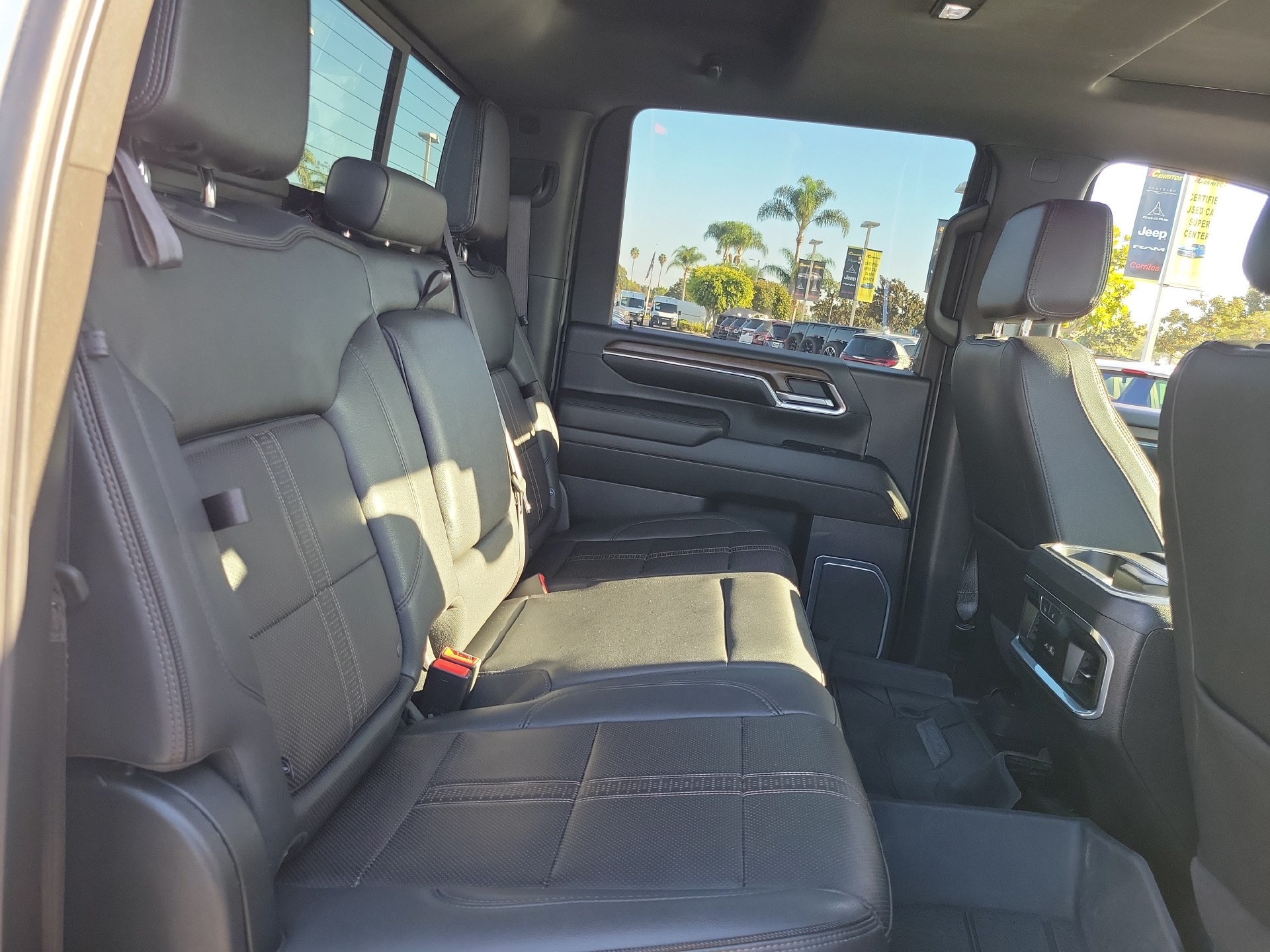 Used 2024 Chevrolet Silverado 2500 High Country w/ High Country Premium Package AWD/4WD image 25