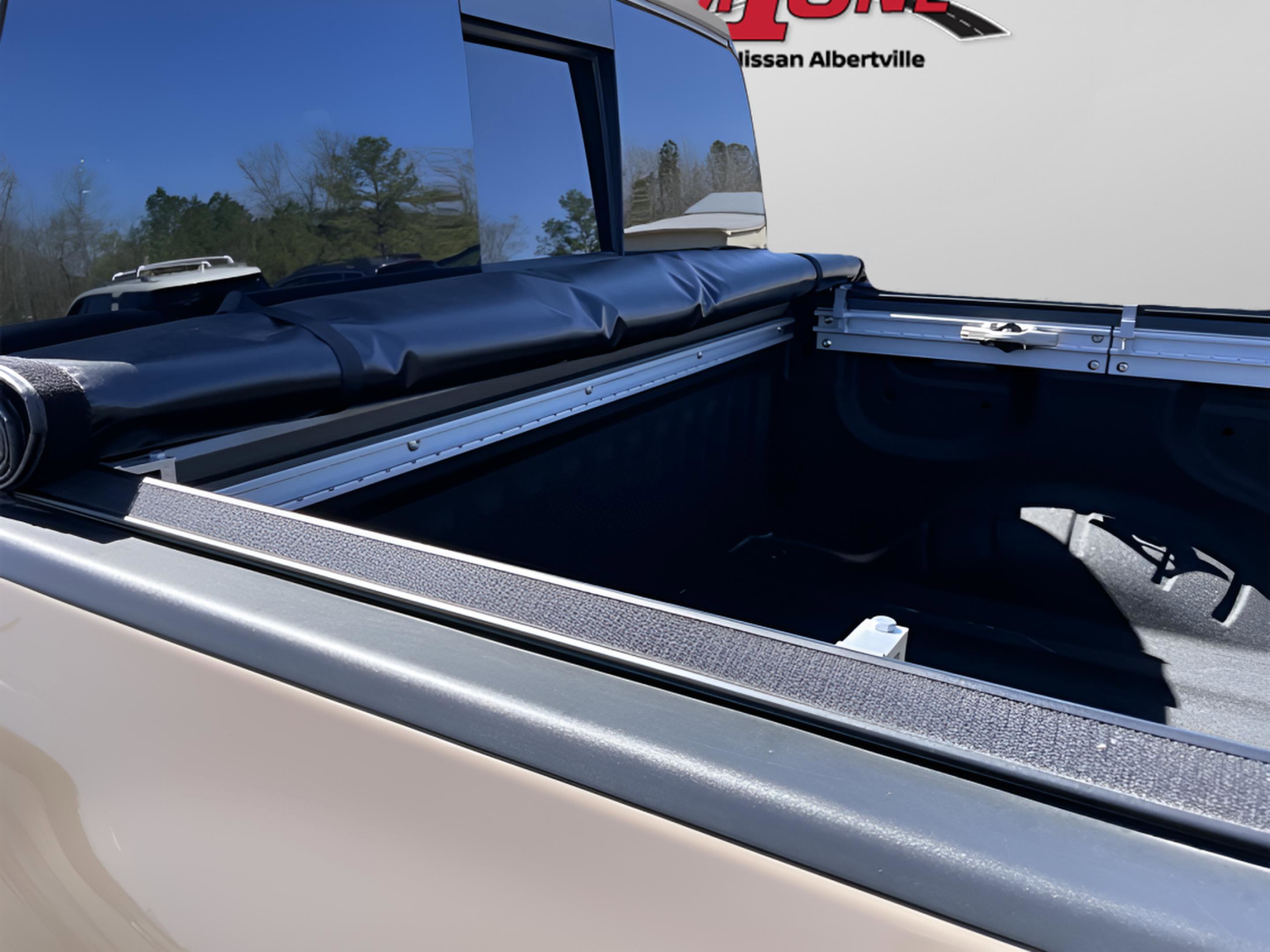 Used 2024 Nissan Titan PRO-4X w/ Pro-4x Convenience Package image 15