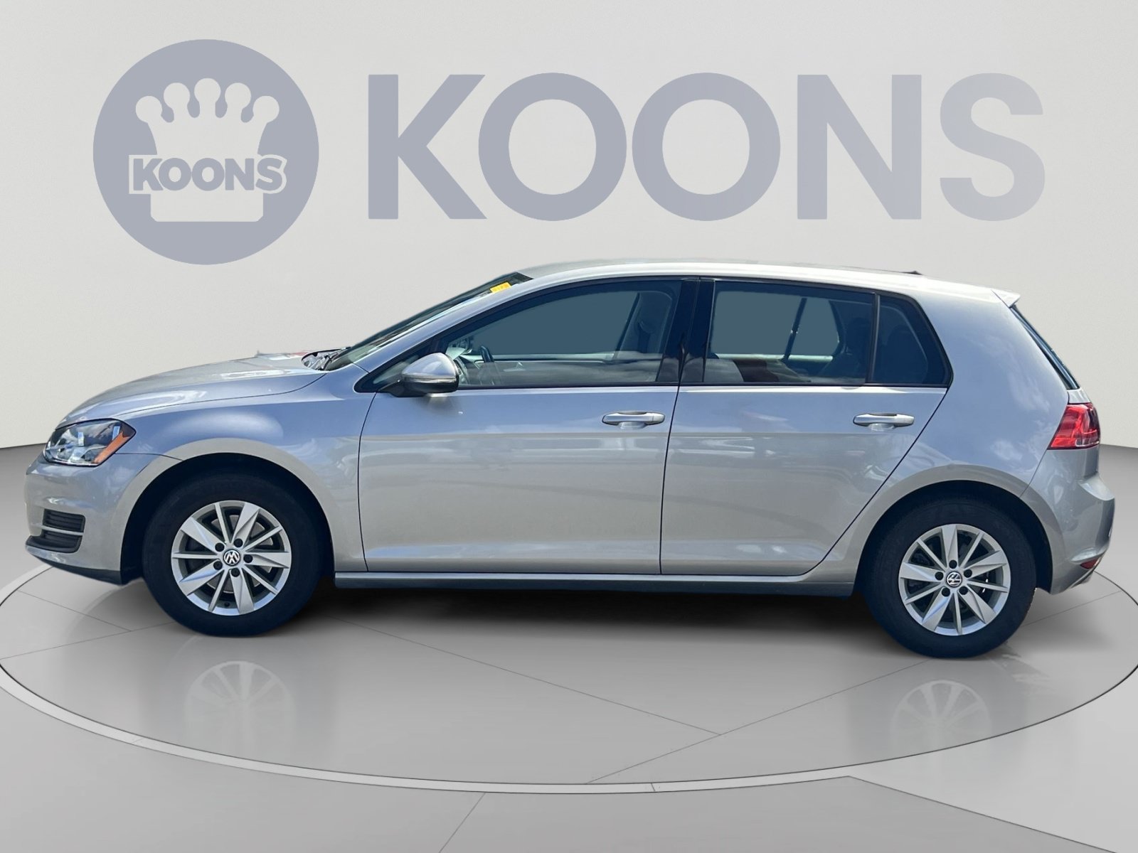 Used 2016 Volkswagen Golf S FWD image 2