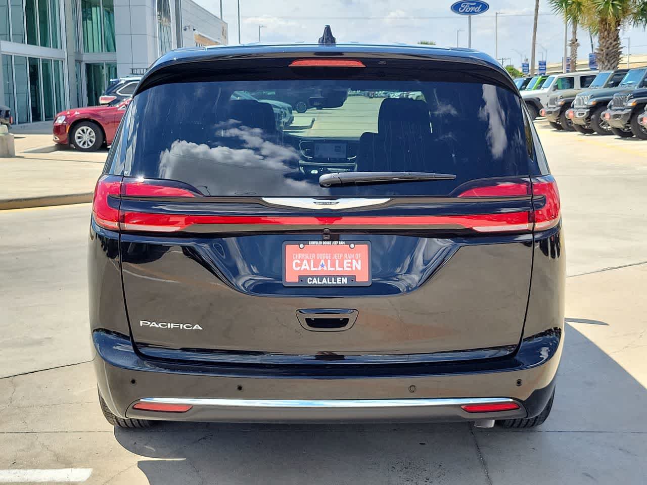New 2026 Chrysler Pacifica Select FWD image 13