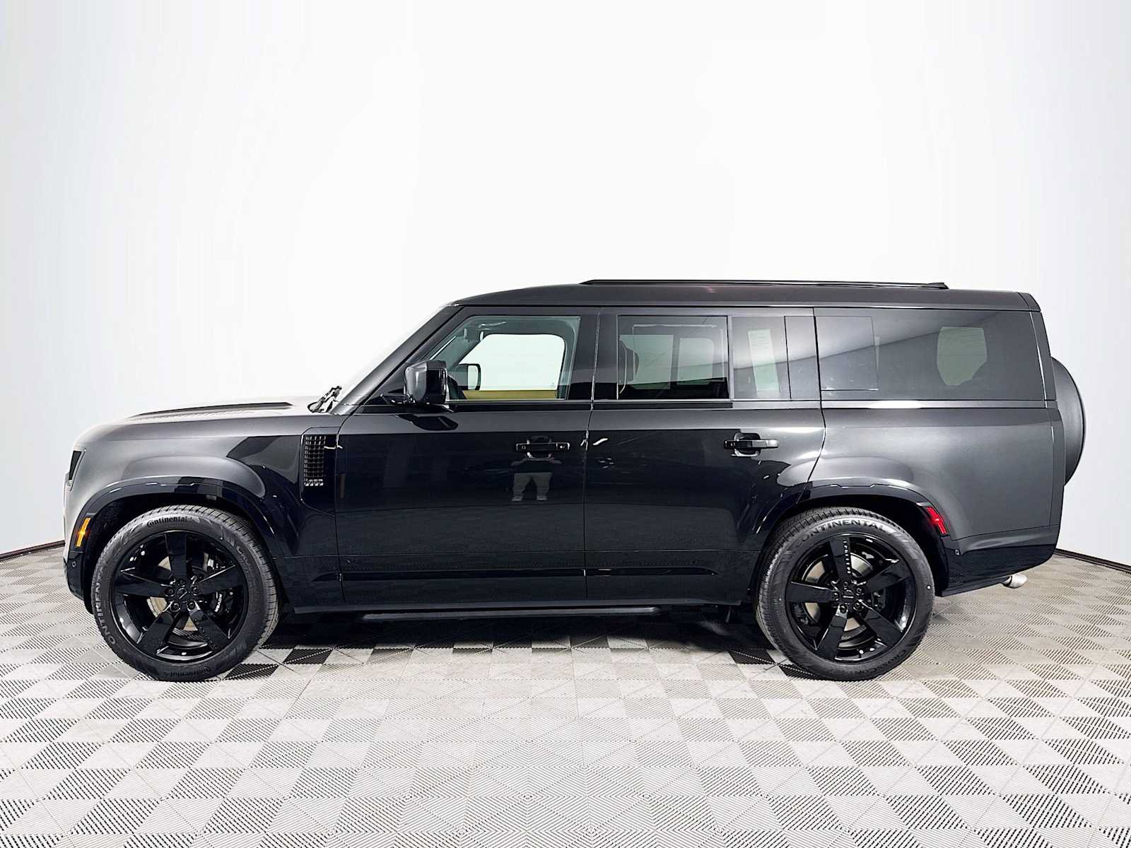 New 2026 Land Rover Defender 130 V8 AWD/4WD image 8