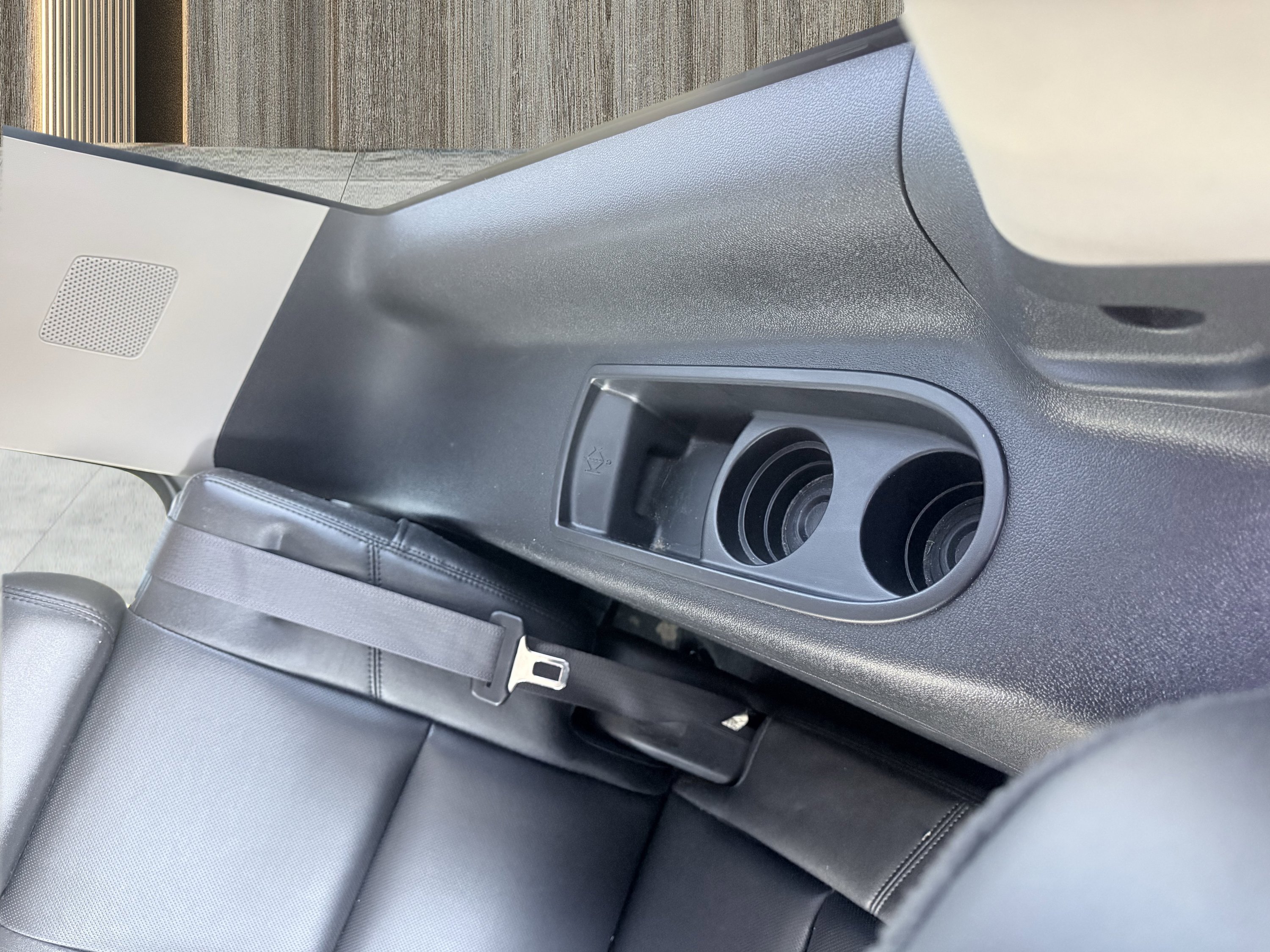 Used 2012 Cadillac Escalade Luxury RWD image 35